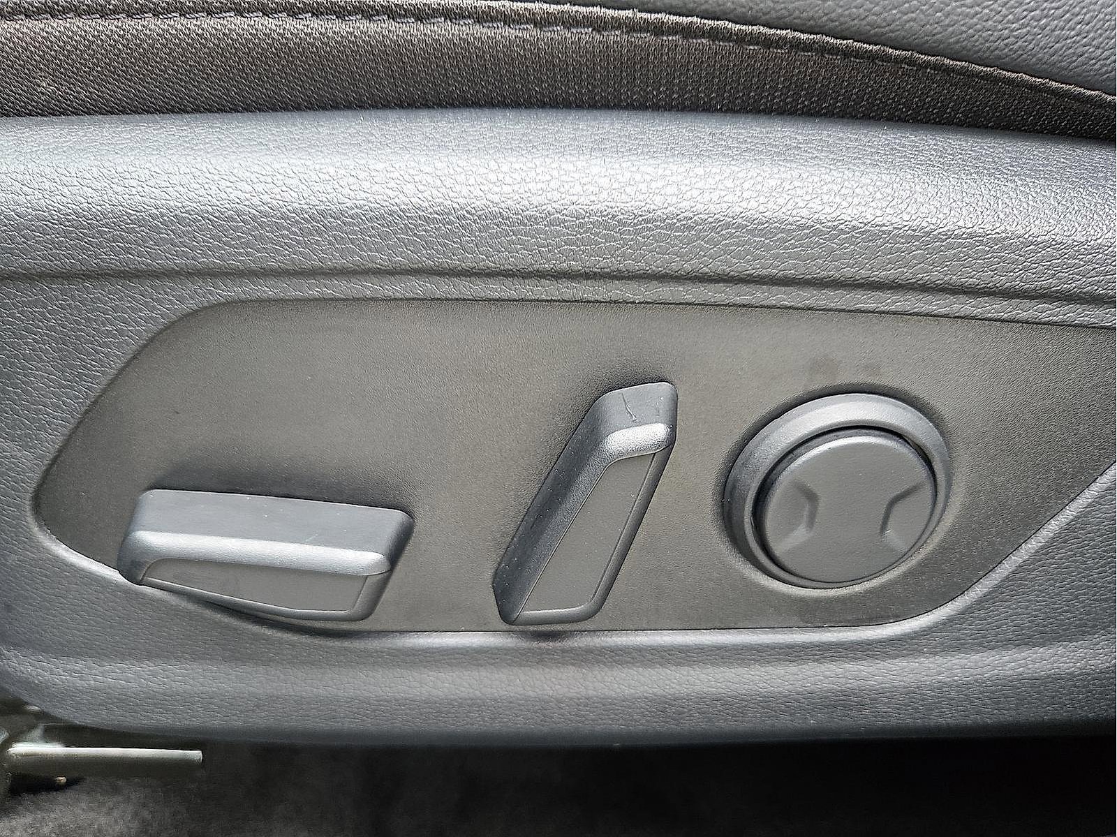 Used 2025 Kia Sportage EX image 15