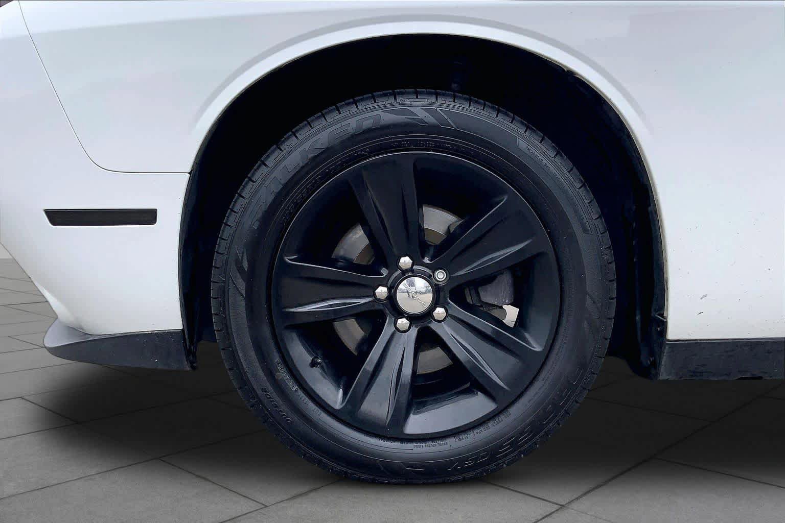 Used 2018 Dodge Challenger SXT RWD image 9