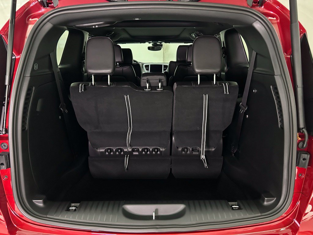 New 2026 Chrysler Pacifica Select AWD/4WD image 12