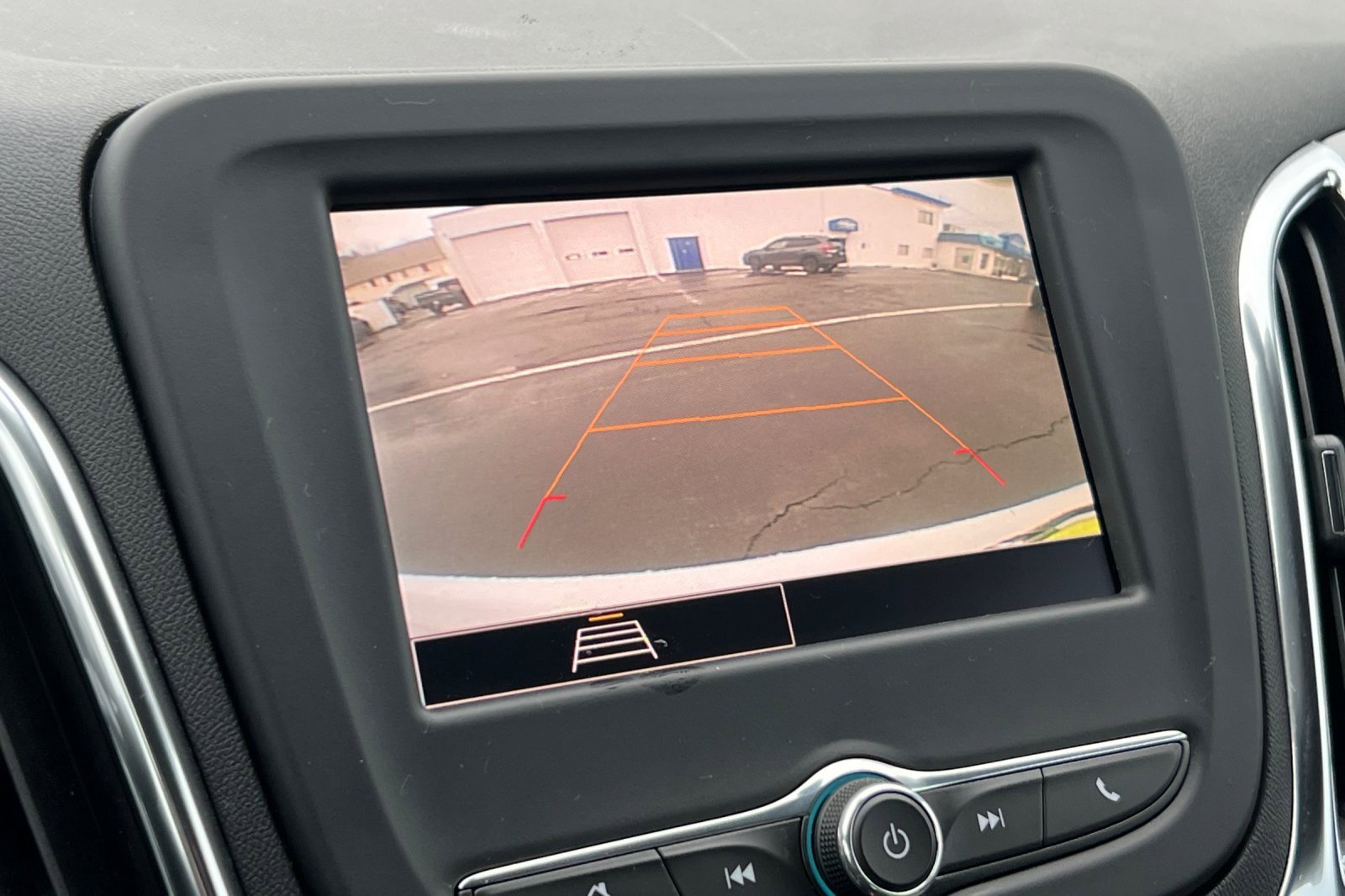 Used 2022 Chevrolet Equinox LS image 16