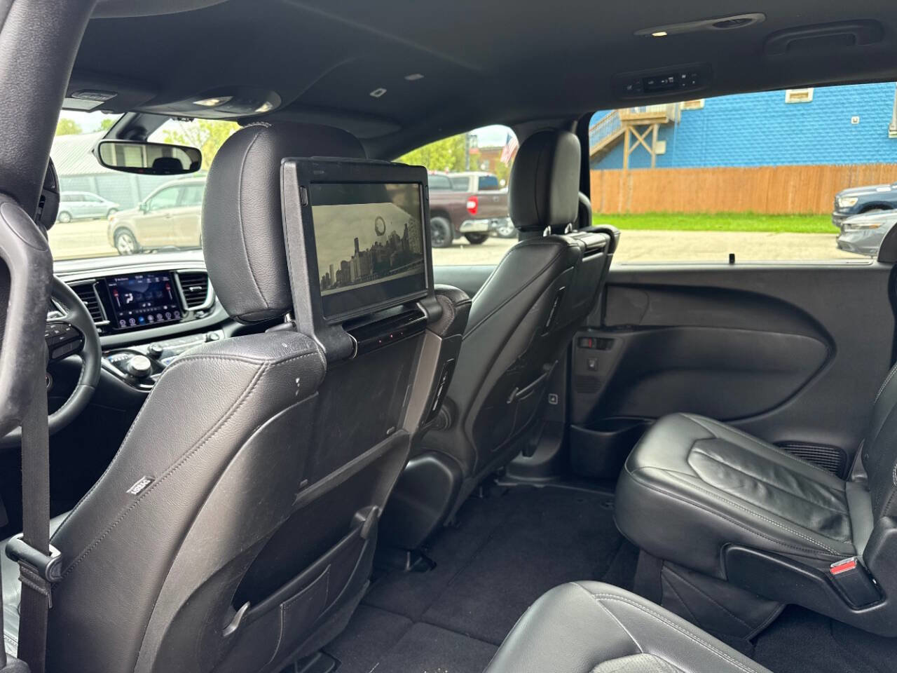 Used 2018 Chrysler Pacifica Touring-L Plus FWD image 26