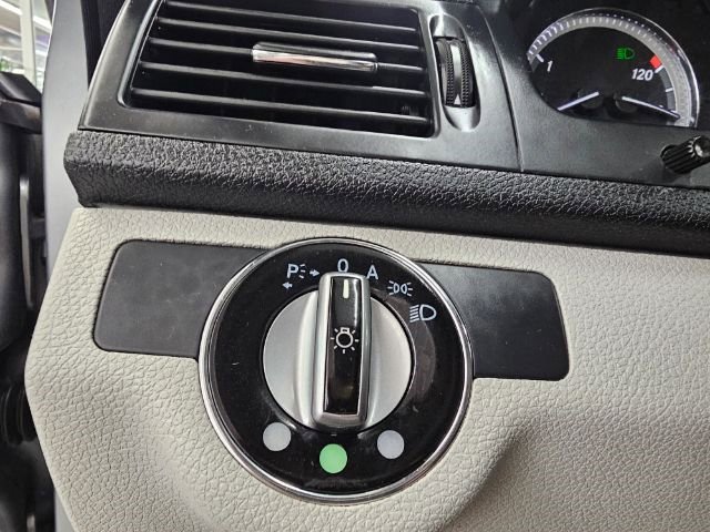 Used 2009 Mercedes-Benz C 300 Sedan image 14