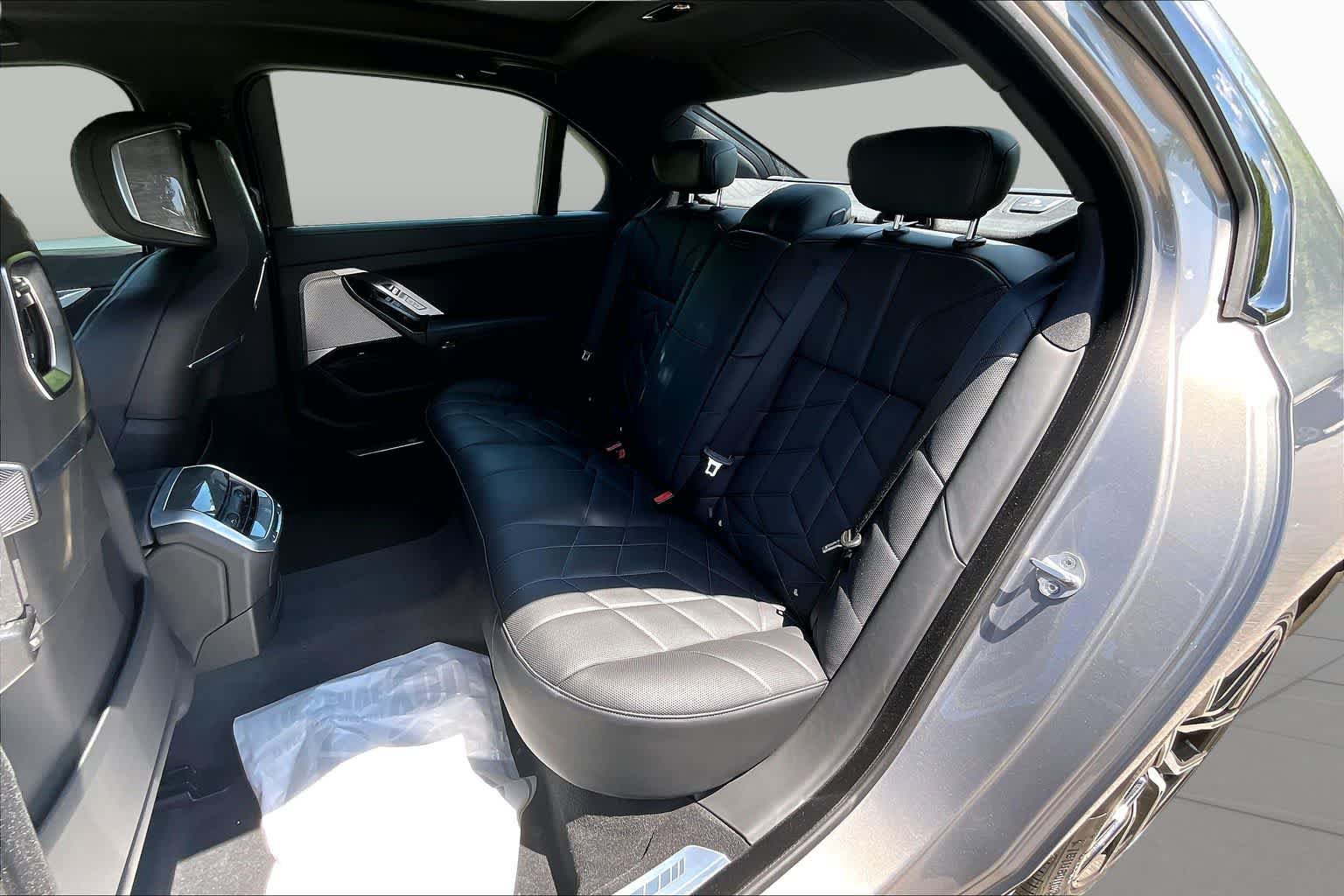 Certified 2025 BMW 740i RWD image 21