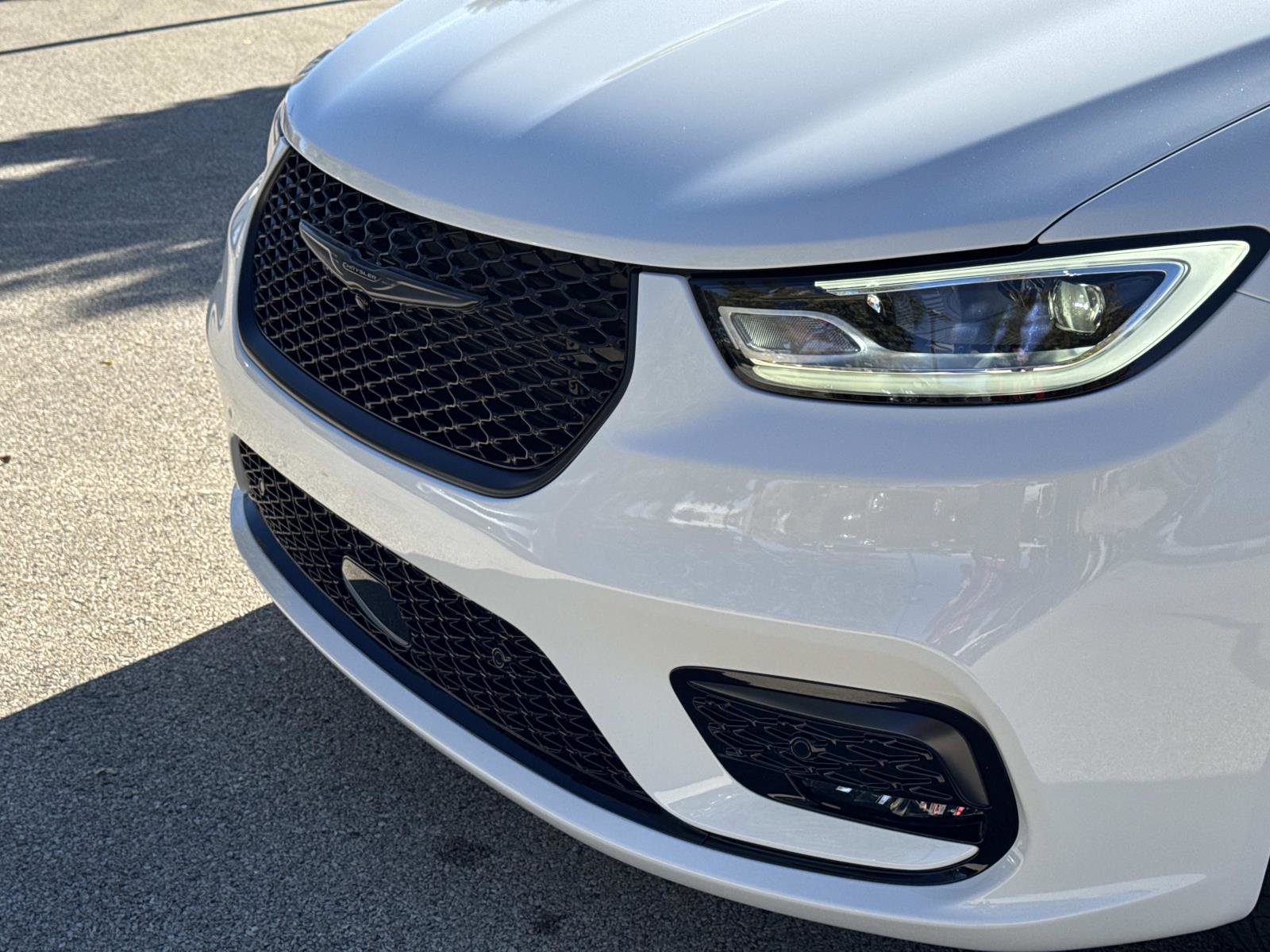 New 2026 Chrysler Pacifica Select image 10