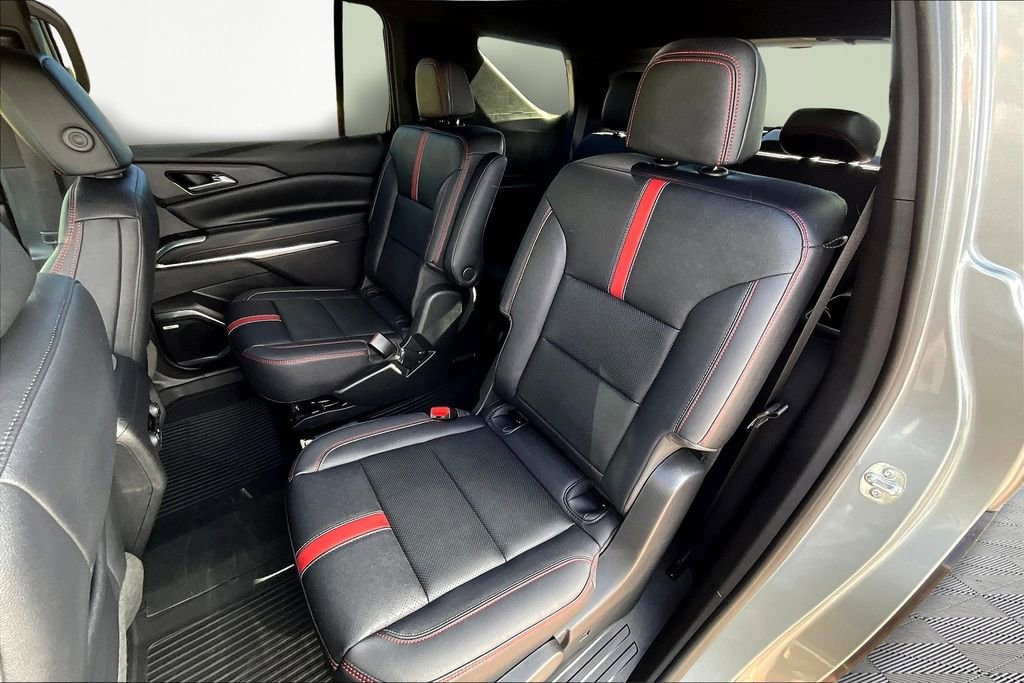 Used 2024 Chevrolet Traverse RS w/ LPO, Floor Liner Package image 28