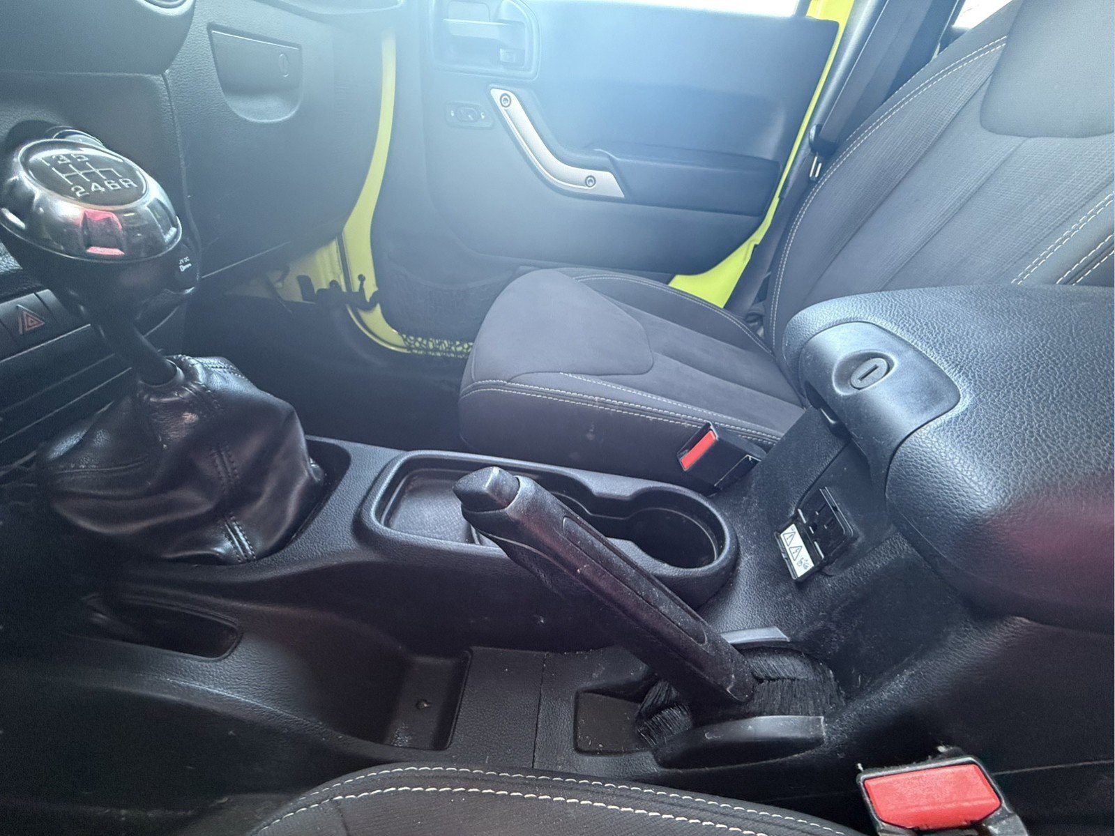 Used 2016 Jeep Wrangler Unlimited Sahara w/ Connectivity Group image 20