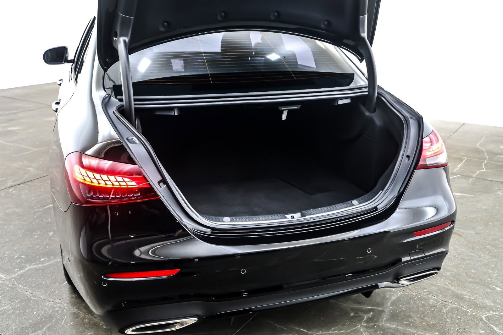 Used 2022 Mercedes-Benz E 350 Sedan image 24