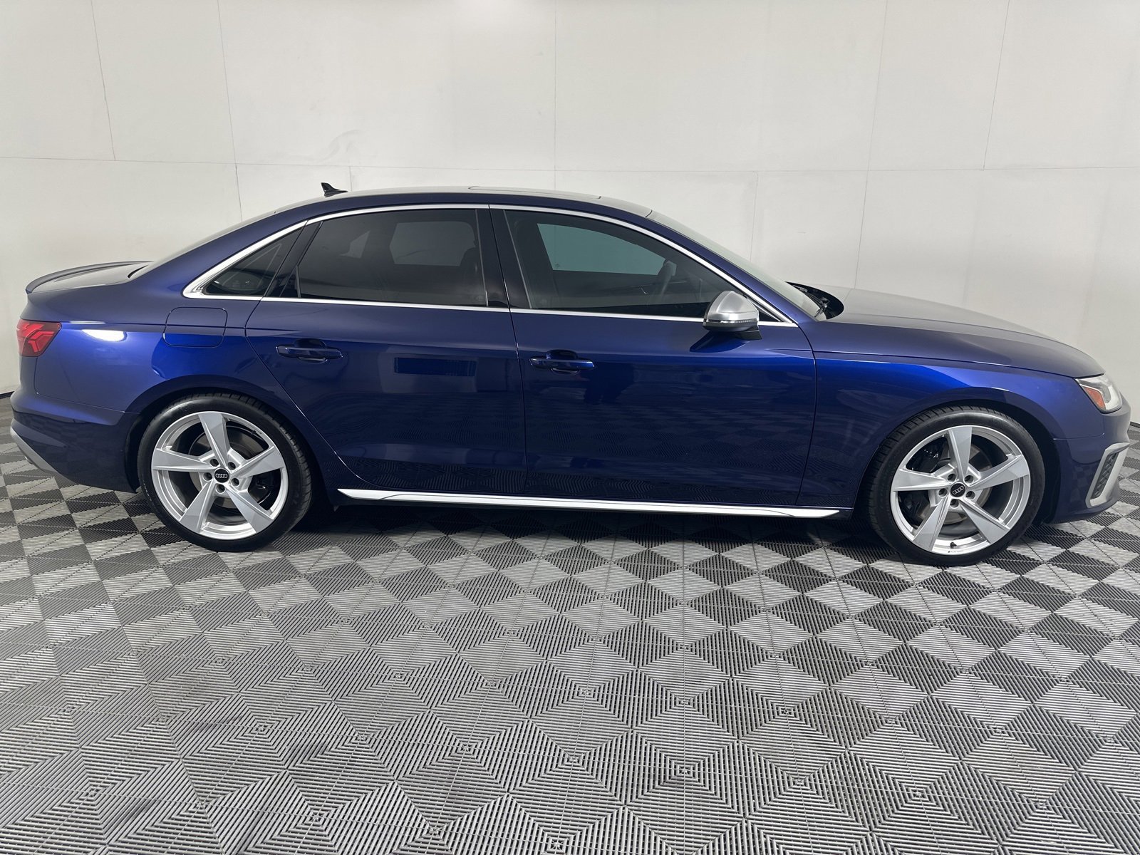 Used 2023 Audi S4 Premium w/ Convenience Package image 8