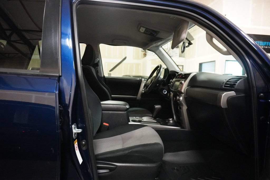 Used 2017 Toyota 4Runner SR5 AWD/4WD image 13