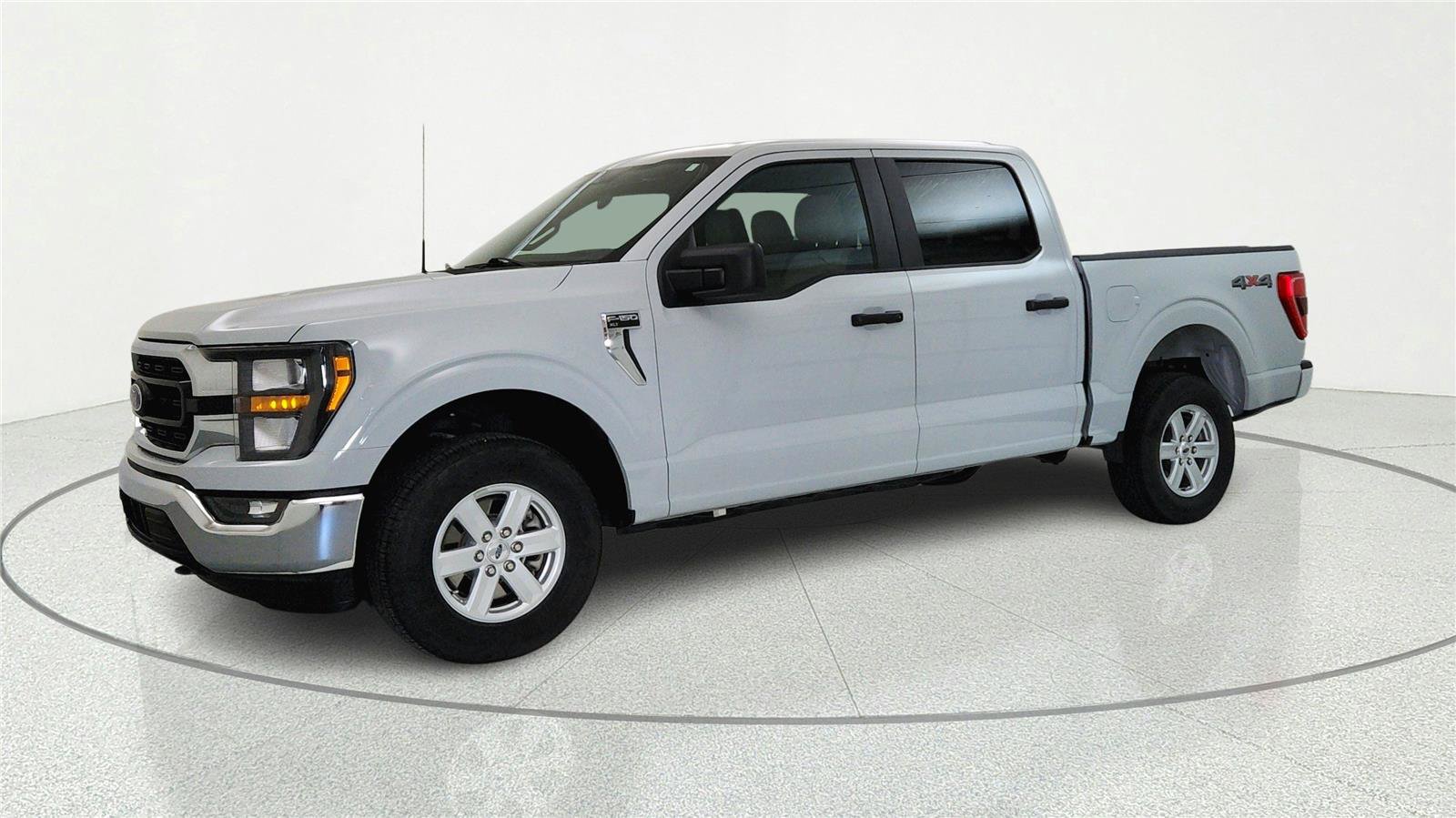 Used 2023 Ford F150 XLT AWD/4WD image 2