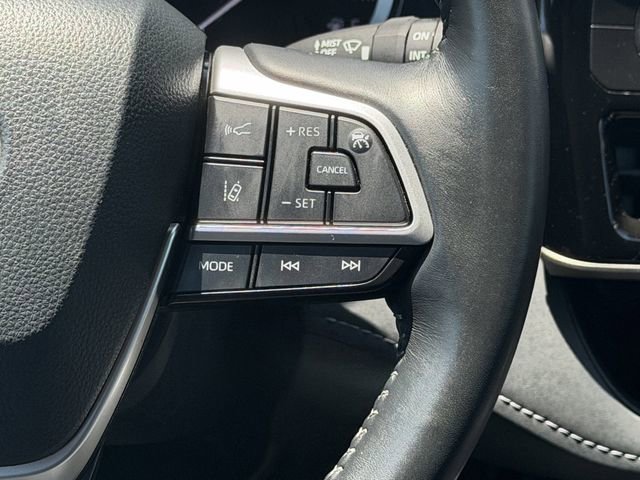 Certified 2025 Toyota Highlander LE FWD image 13