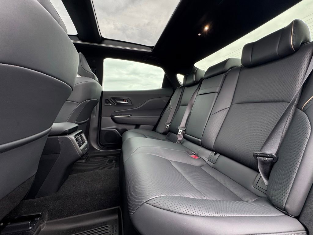 Used 2023 Toyota Crown Limited image 18