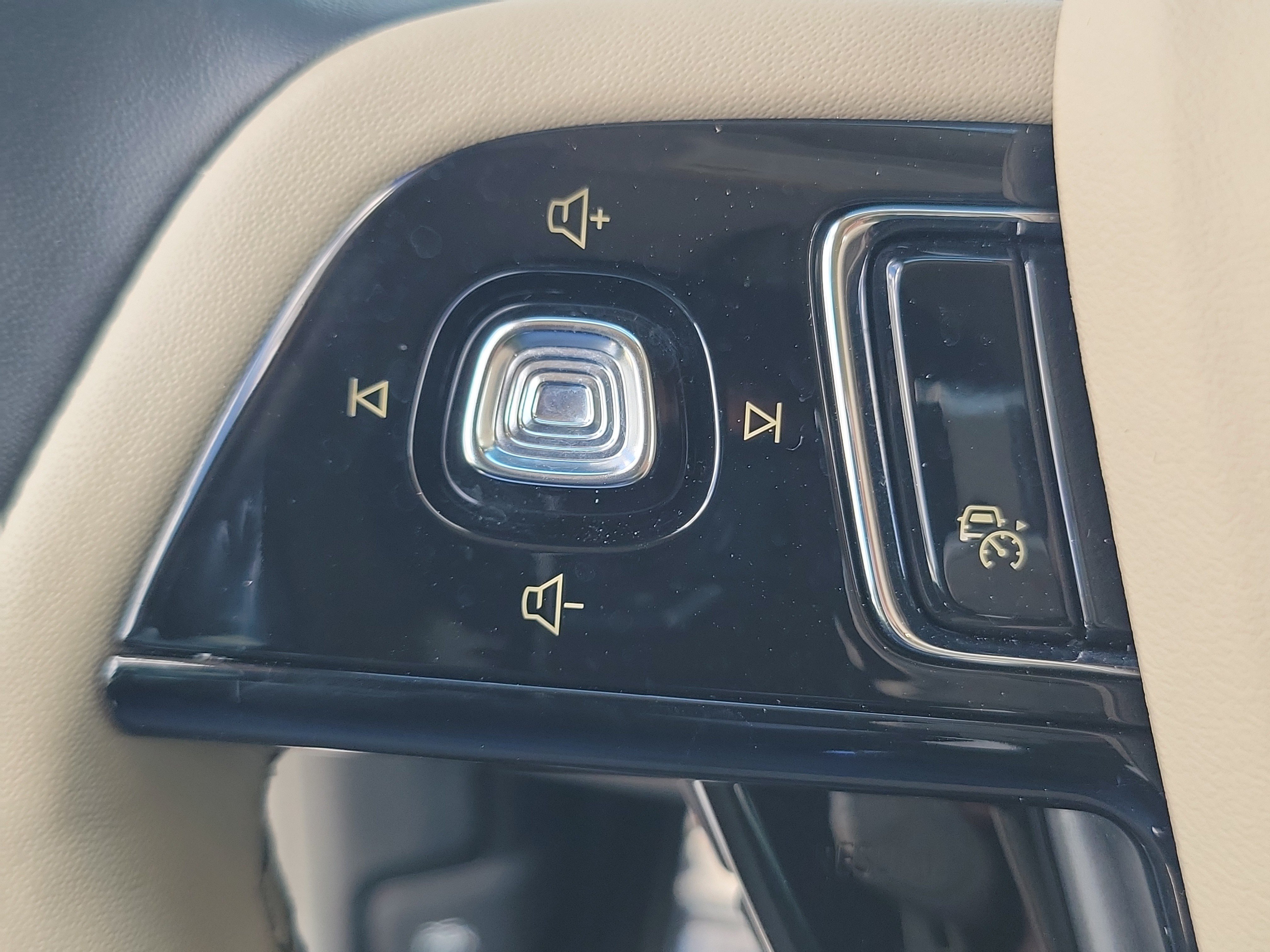 Used 2025 Lincoln Corsair Reserve FWD image 21