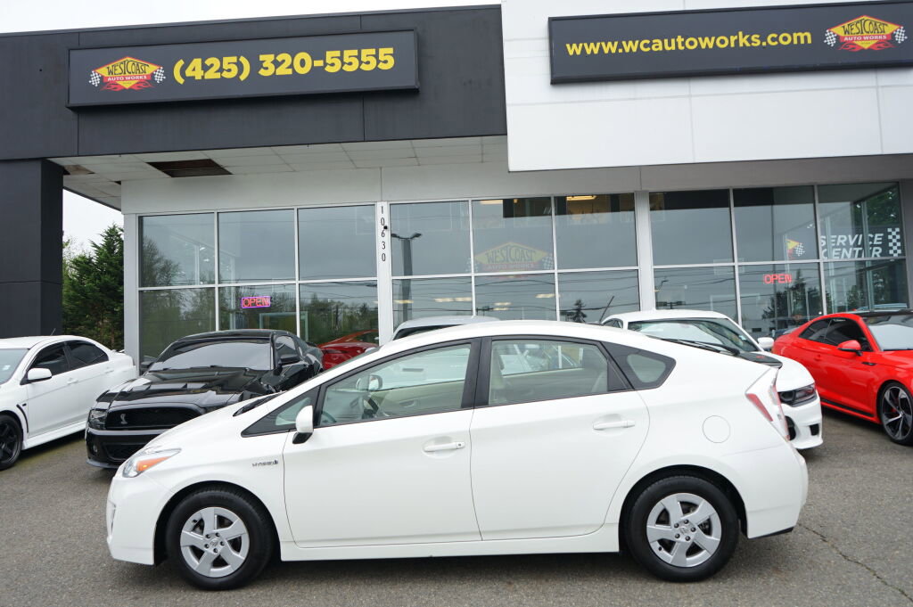 Used 2011 Toyota Prius Four w/ Navigation Pkg FWD image 2