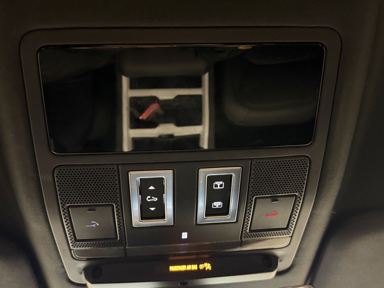 Used 2025 Land Rover Defender 110 S image 28