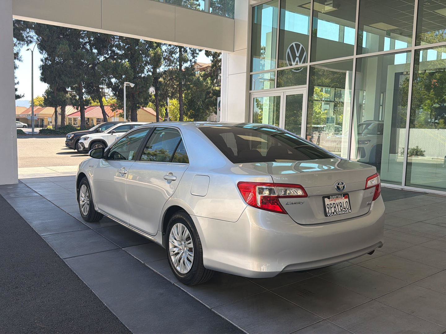 Used 2012 Toyota Camry LE FWD image 3