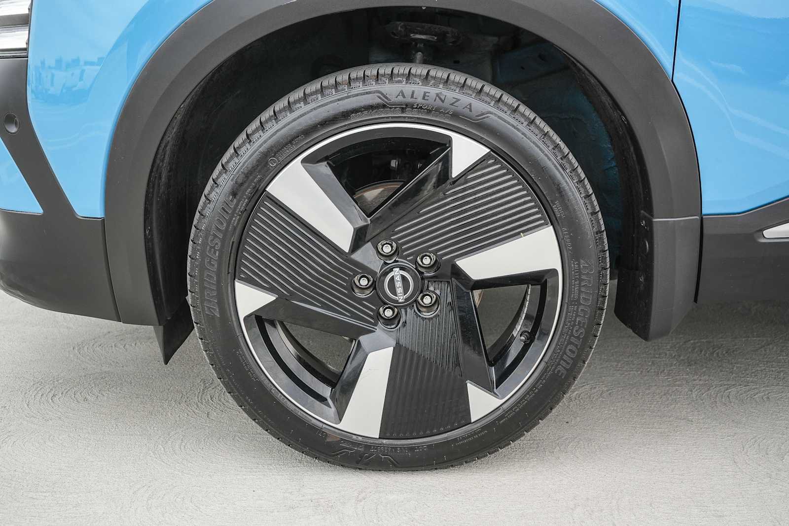 Used 2025 Nissan Kicks SR FWD image 11