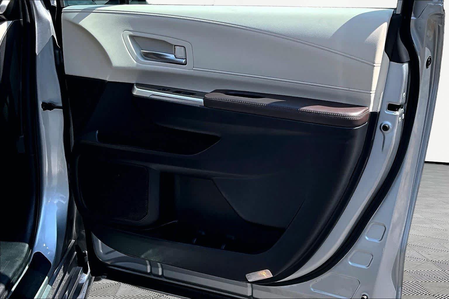 Certified 2023 Toyota Sienna Platinum FWD image 23