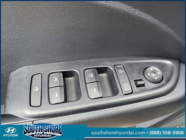 Certified 2023 Hyundai Venue SEL w/ Cargo Package image 17