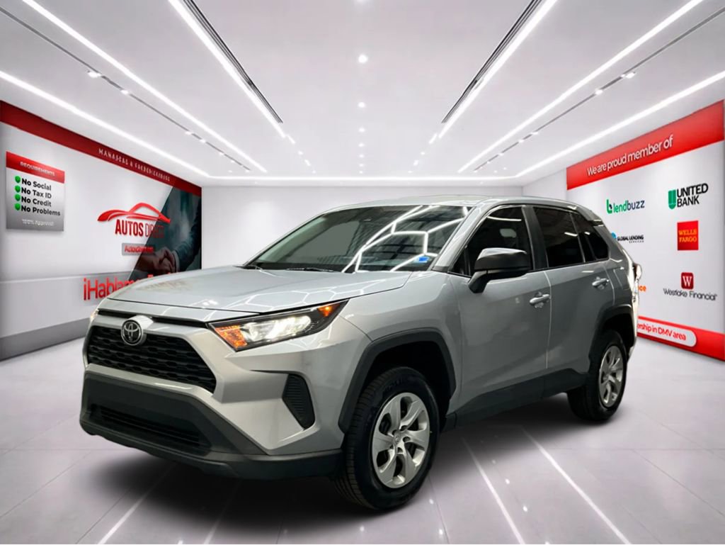 Used 2022 Toyota RAV4 LE image 4