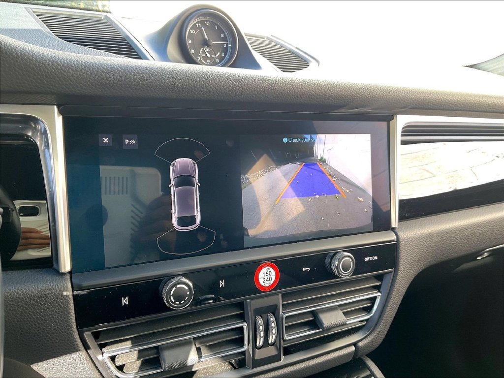Certified 2023 Porsche Macan AWD/4WD image 26