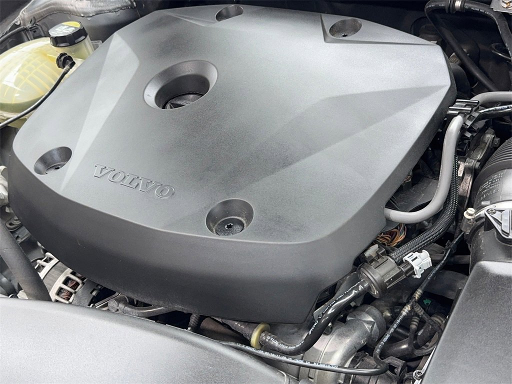Used 2019 Volvo XC40 T5 R-Design image 59