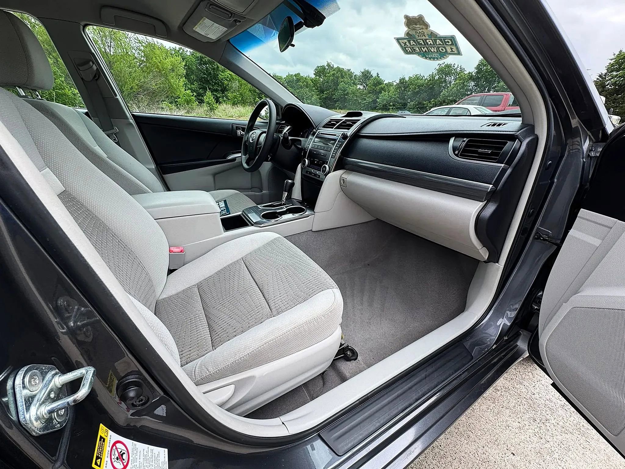 Used 2012 Toyota Camry LE FWD image 17