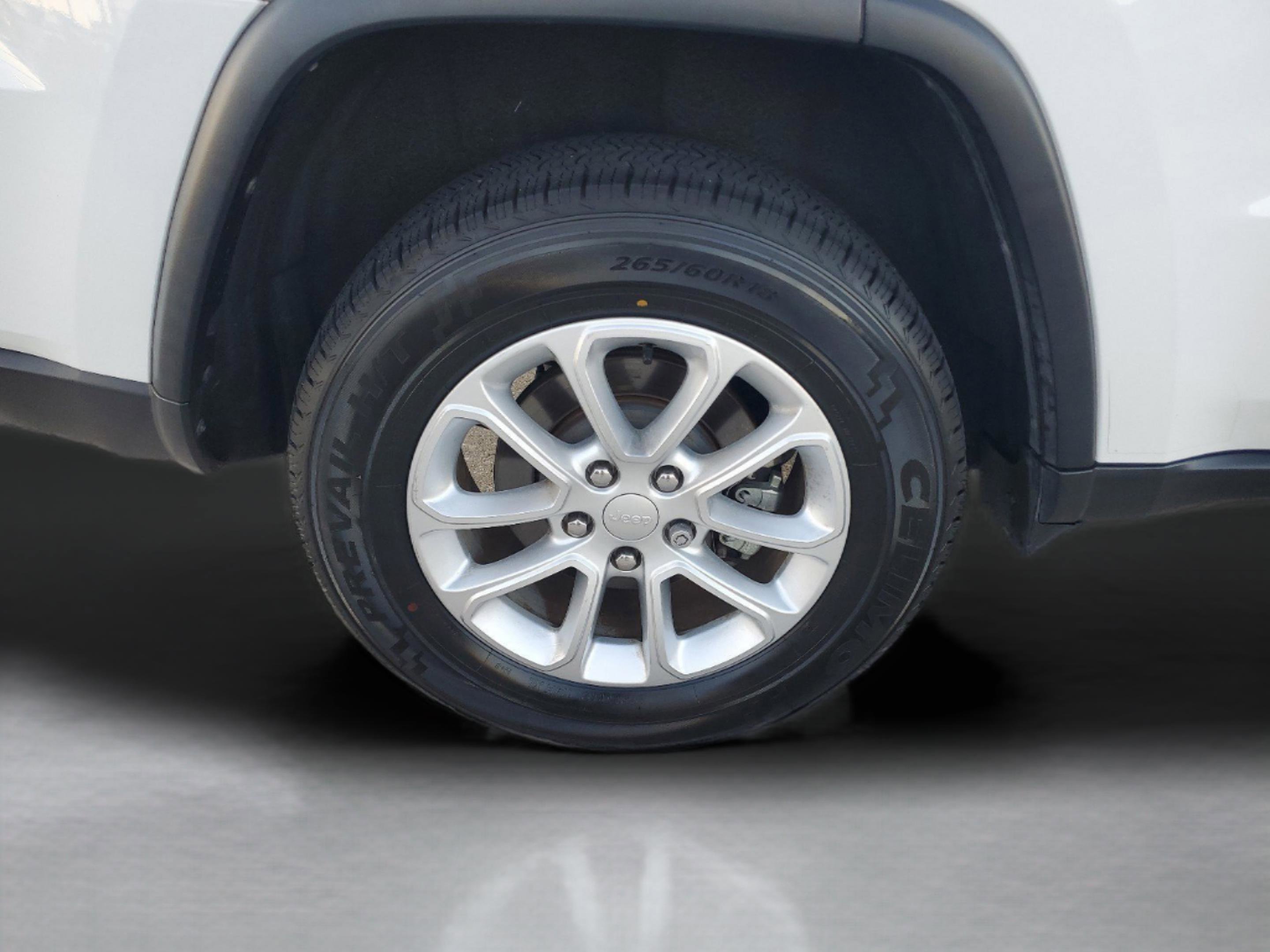 Certified 2022 Jeep Grand Cherokee Laredo E image 5