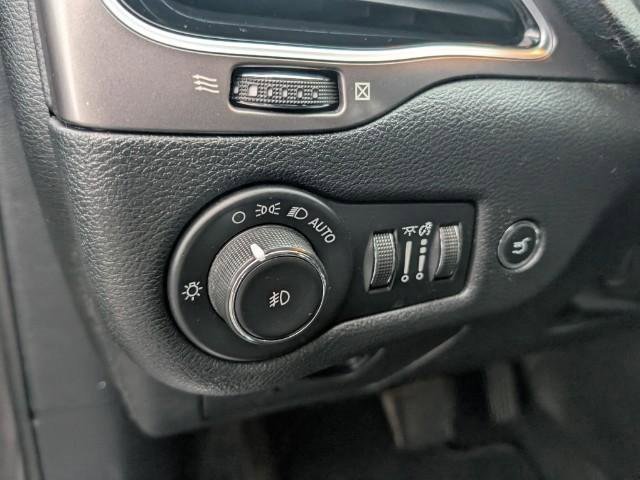 Used 2020 Jeep Cherokee Limited image 17