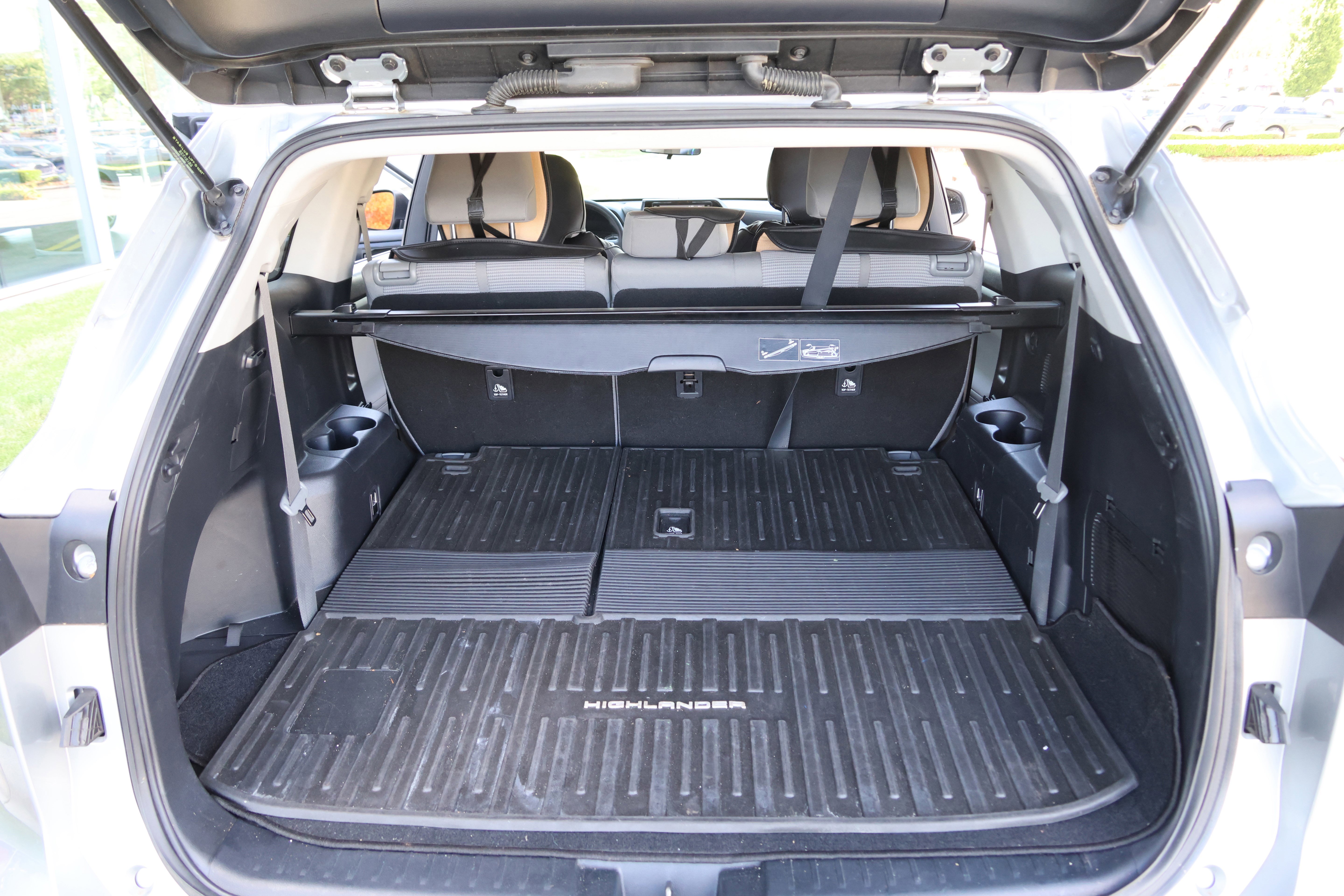 Used 2020 Toyota Highlander L FWD image 35