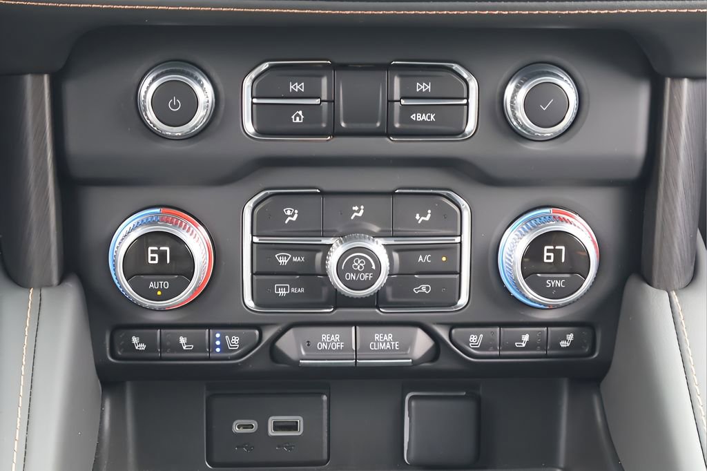 Used 2024 GMC Yukon XL AT4 w/ AT4 Premium Package AWD/4WD image 18