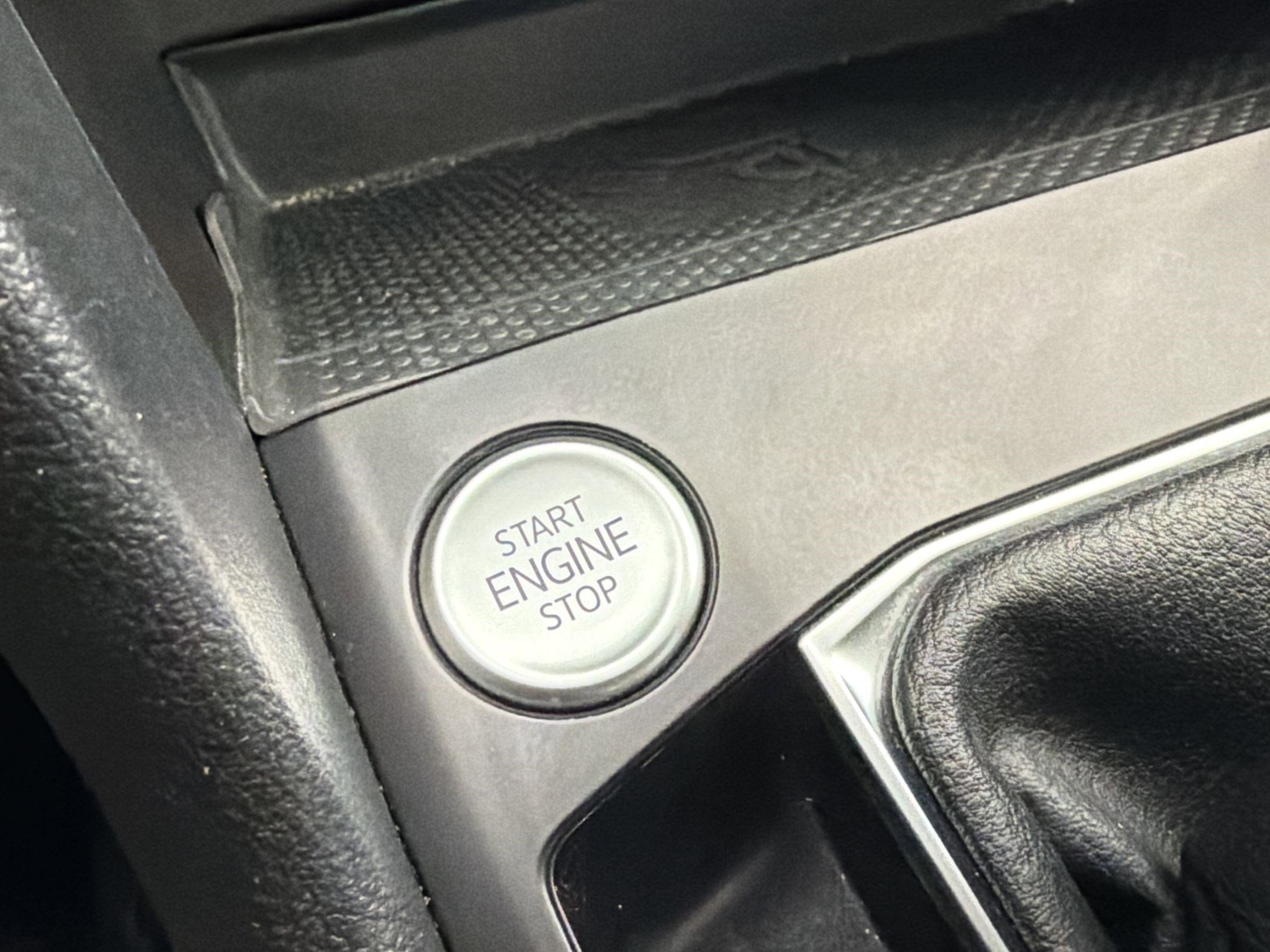 Used 2022 Volkswagen Taos SE w/ Panoramic Sunroof Package image 26