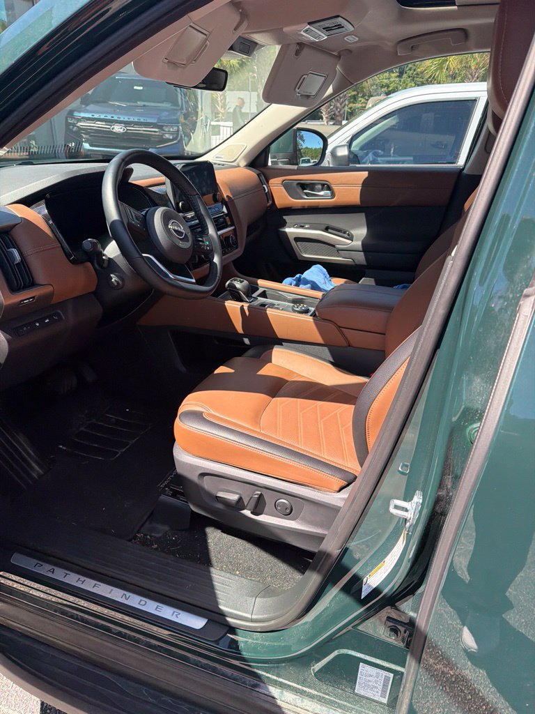 Used 2025 Nissan Pathfinder Platinum AWD/4WD image 6