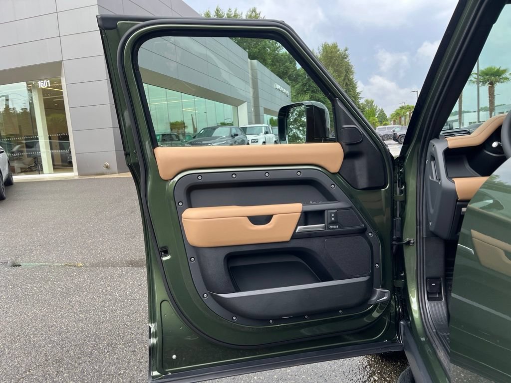 New 2026 Land Rover Defender 110 X-Dynamic SE AWD/4WD image 10