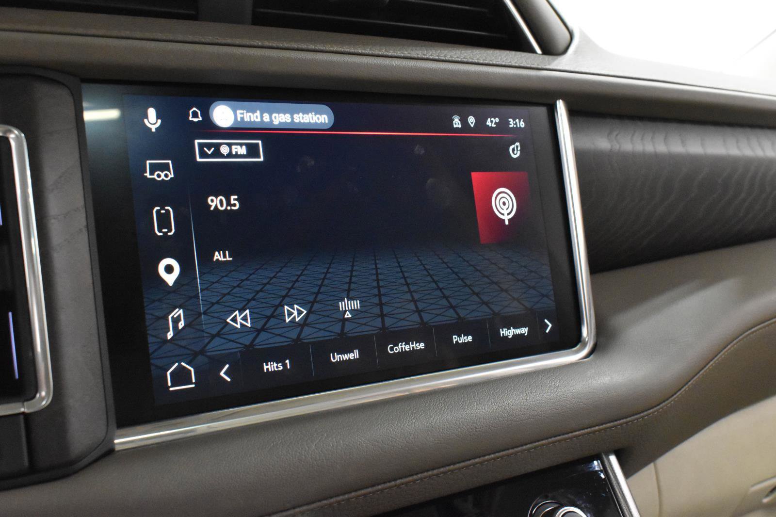 Used 2023 GMC Yukon XL Denali w/ Max Trailering Package image 22