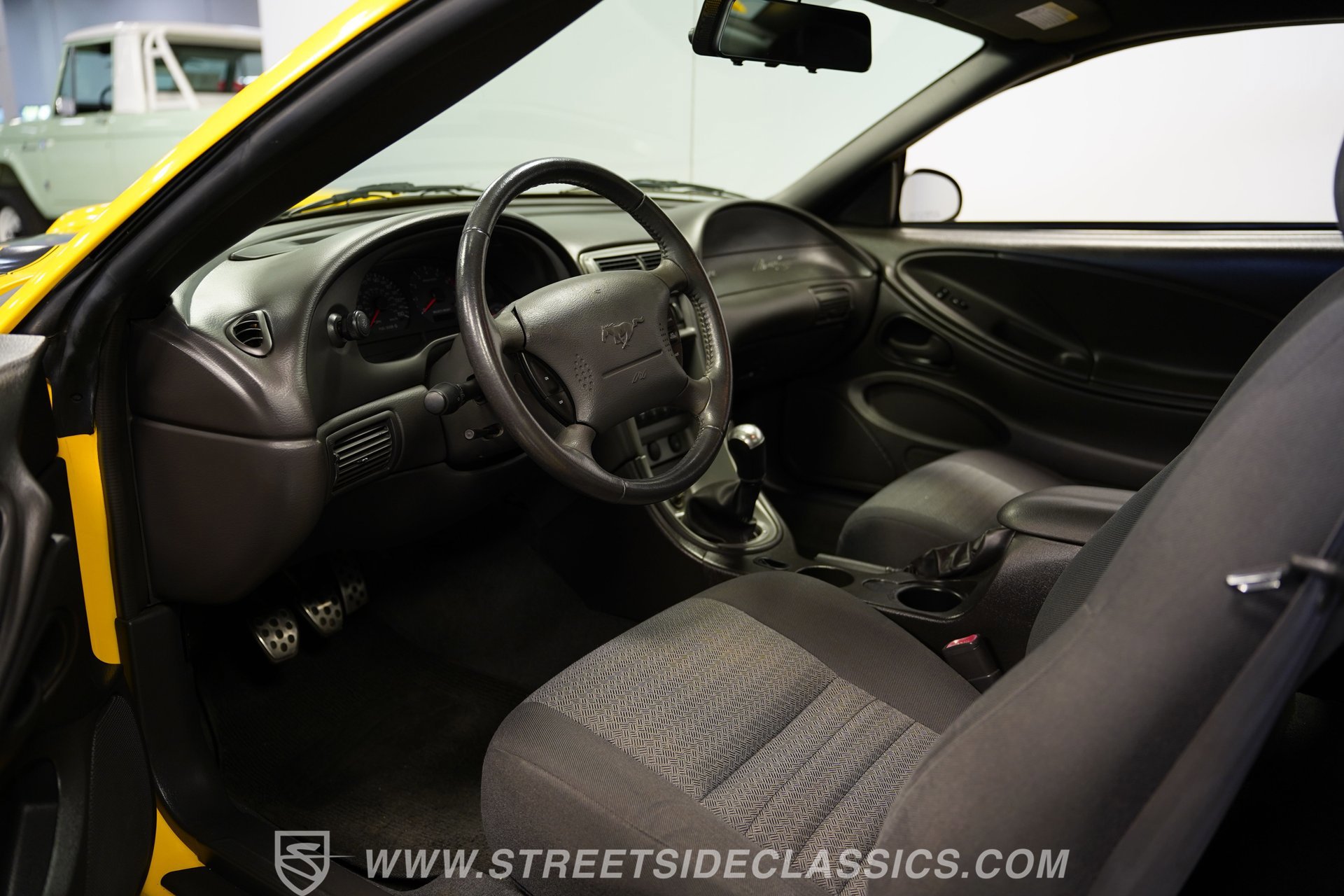 Used 2004 Ford Mustang GT RWD image 4