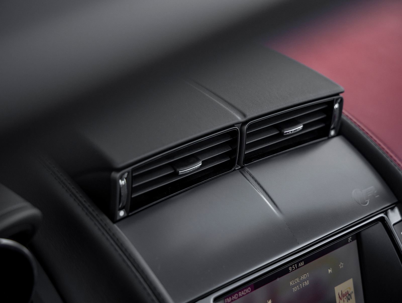 Used 2018 Jaguar F-TYPE R image 29