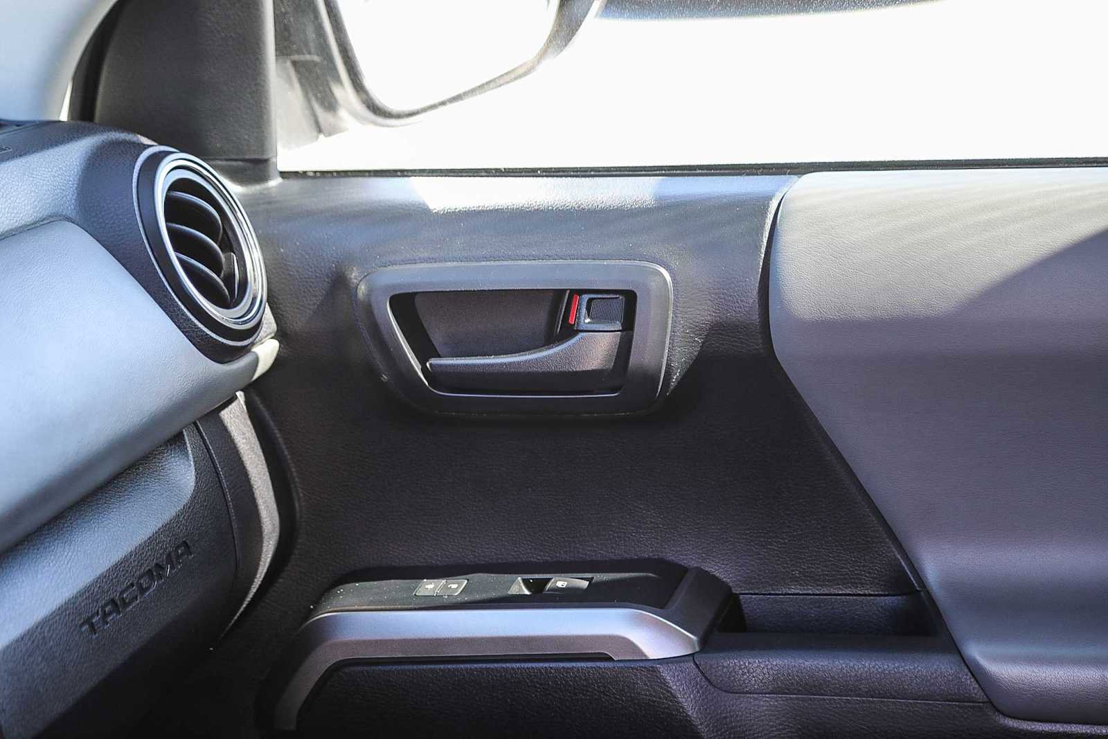 Certified 2021 Toyota Tacoma SR5 image 22