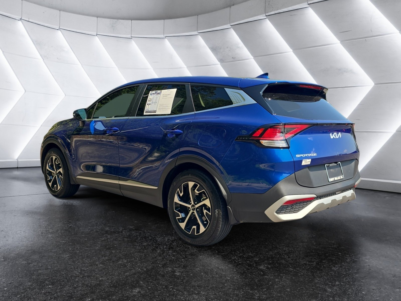 Used 2025 Kia Sportage EX FWD image 3