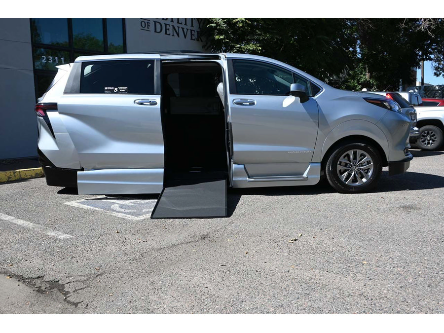 New 2025 Toyota Sienna XLE w/ XLE Plus Package AWD/4WD image 17