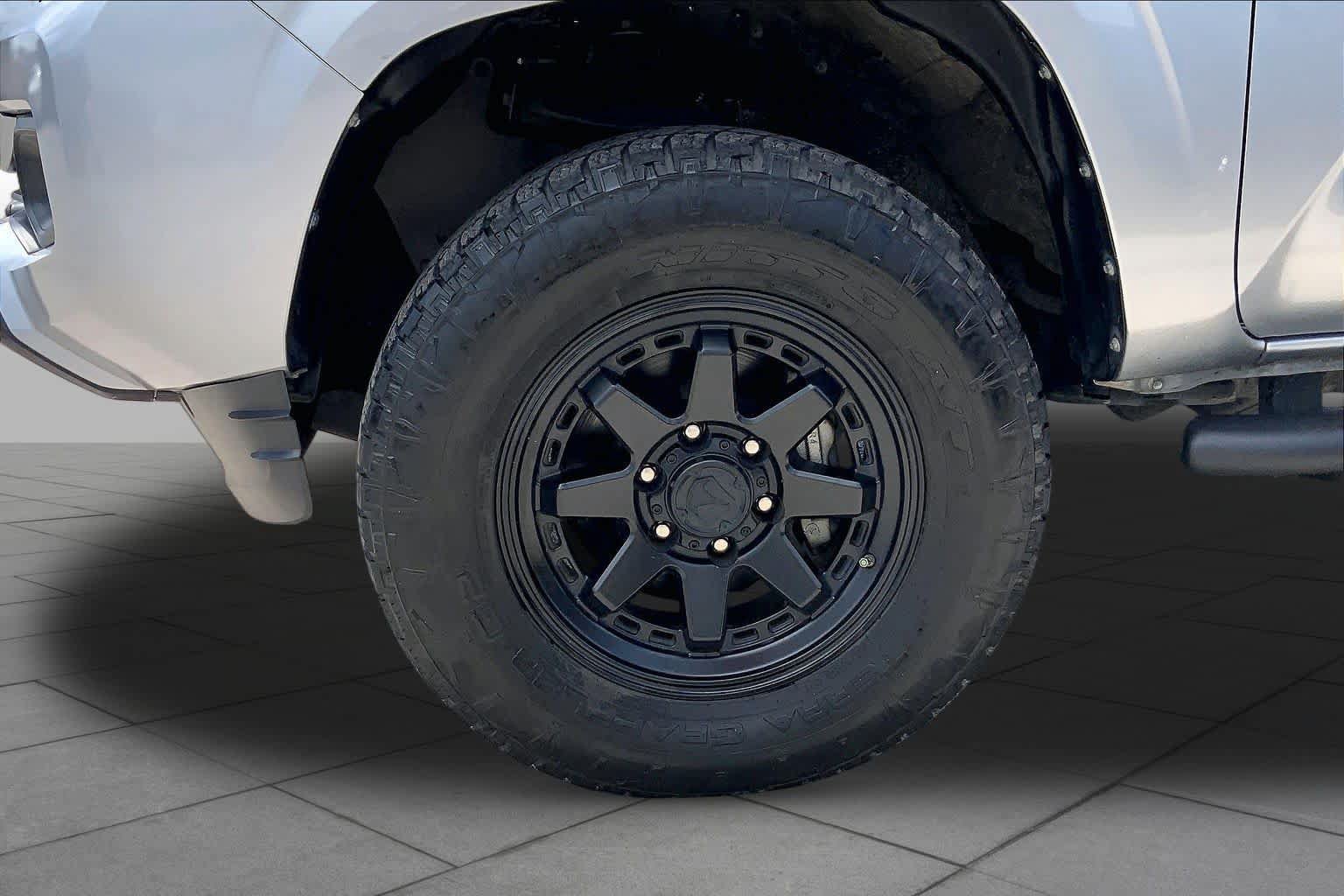 Used 2023 Toyota Tacoma SR AWD/4WD image 11