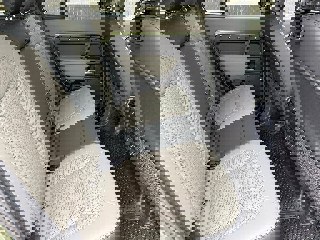 New 2026 Land Rover Defender 110 X-Dynamic SE image 35