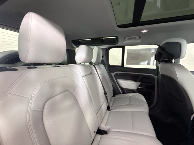 New 2026 Land Rover Defender 110 X-Dynamic SE AWD/4WD image 30