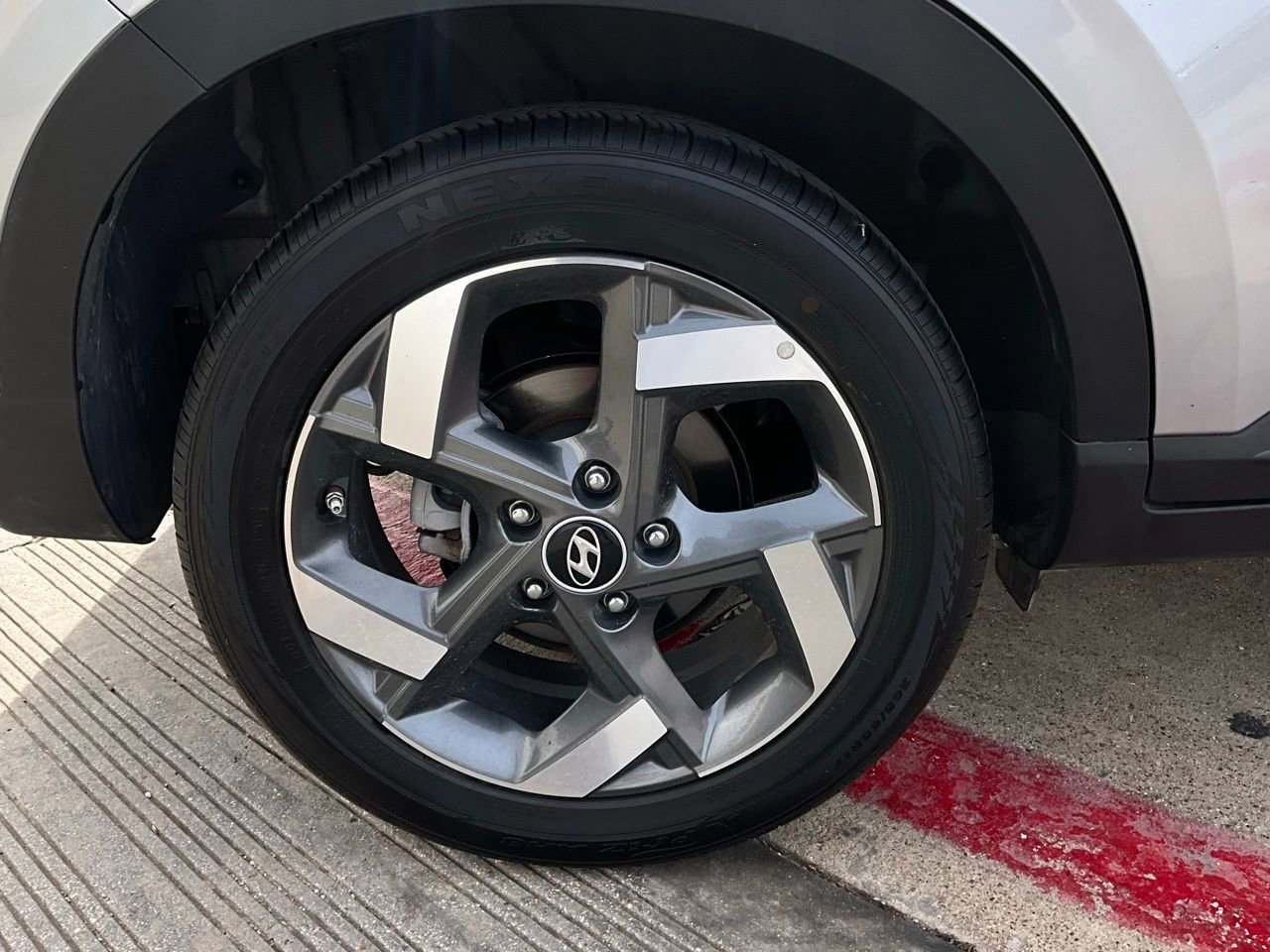 Used 2025 Hyundai Venue SEL image 9