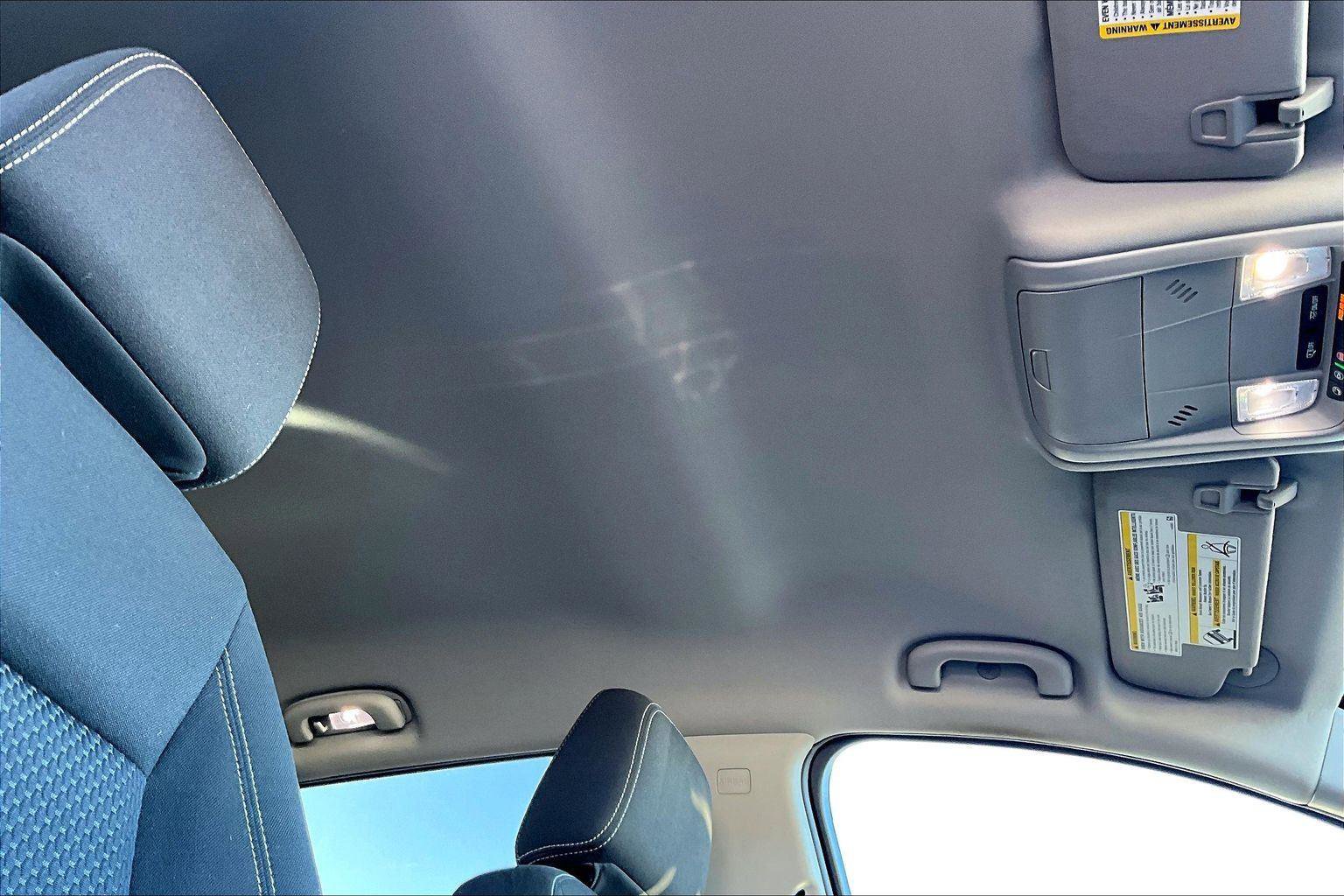 Used 2023 GMC Terrain SLE w/ Driver Convenience Package image 23