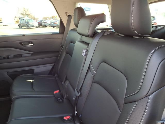 Used 2024 Nissan Pathfinder SL w/ Cargo Package image 19