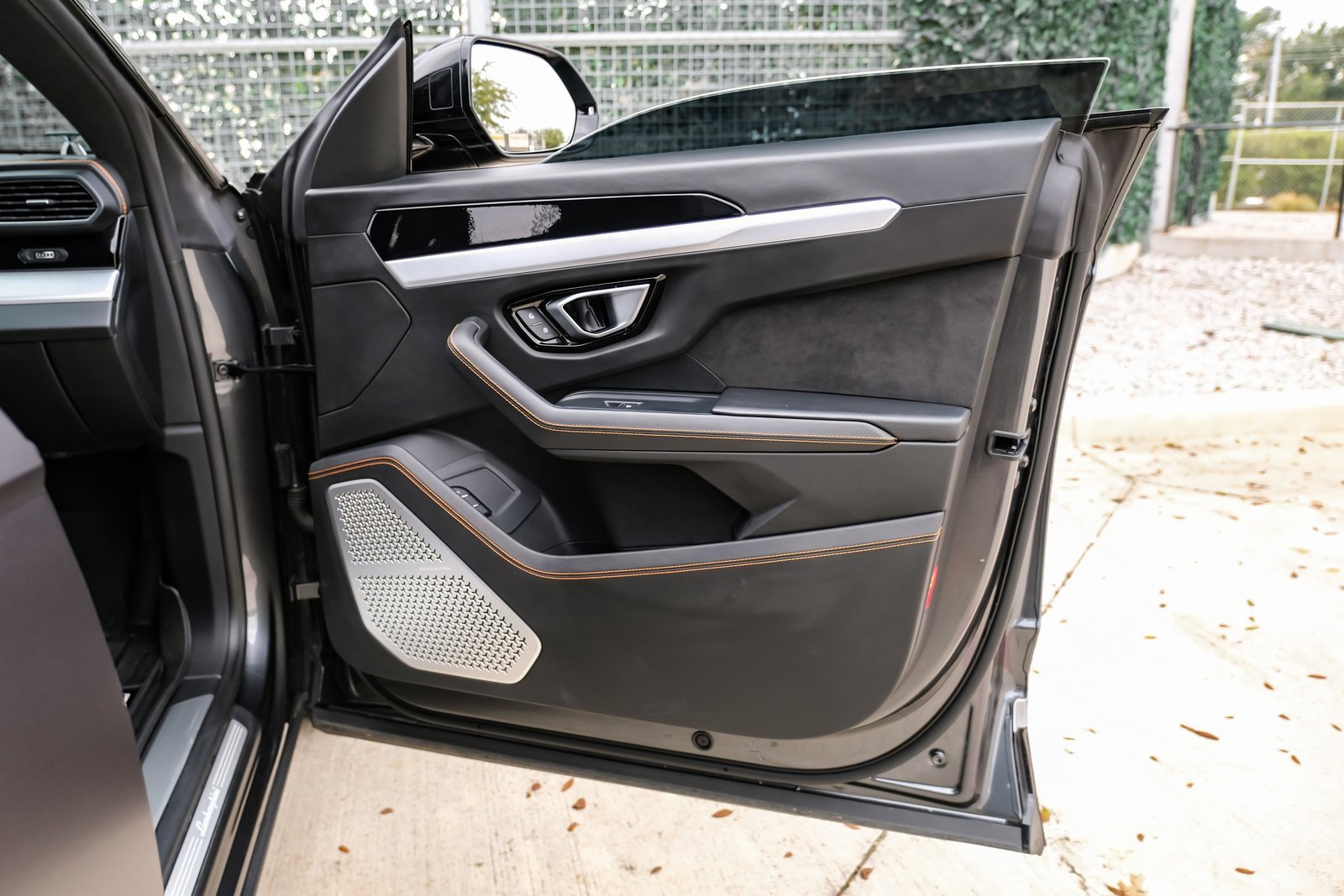 Used 2020 Lamborghini Urus image 46