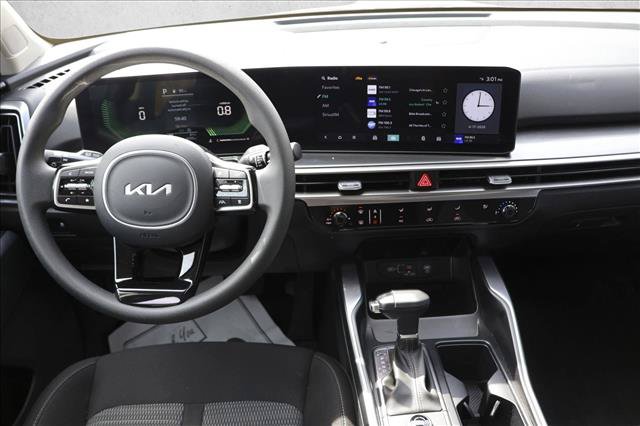 Used 2025 Kia Sorento LX FWD image 23