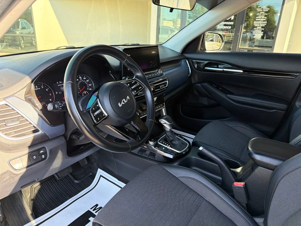 Certified 2022 Kia Seltos Nightfall Edition AWD/4WD image 30
