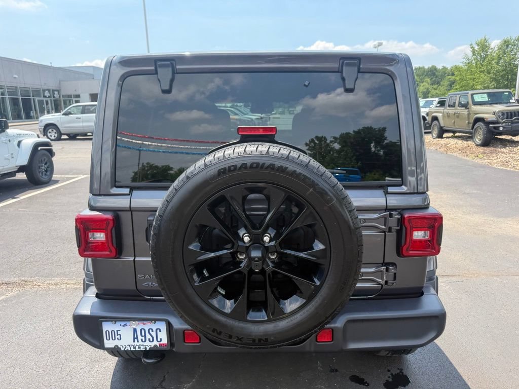 Used 2025 Jeep Wrangler Unlimited Sahara AWD/4WD image 5